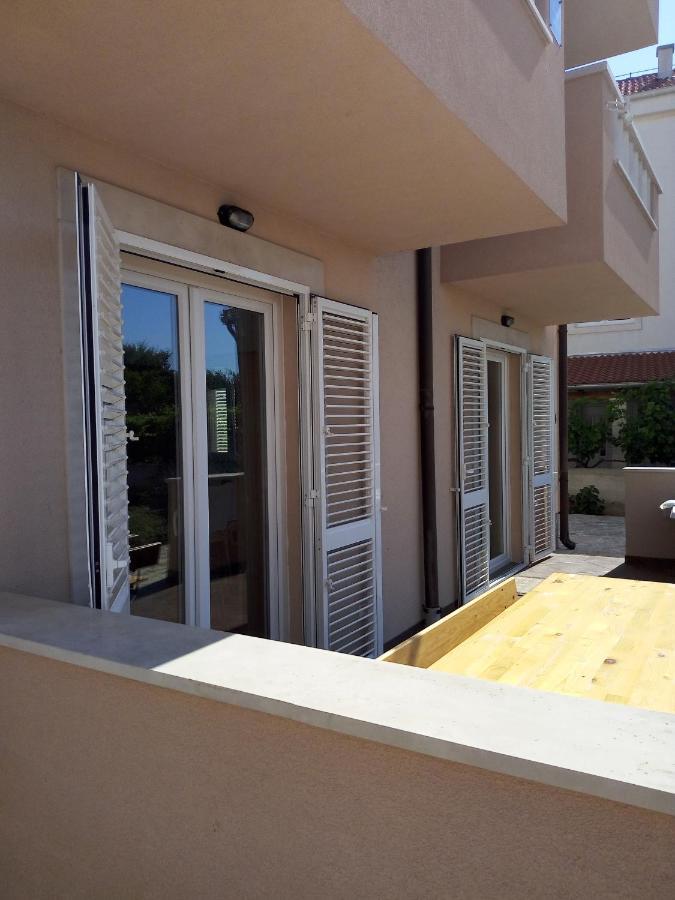 Apartments Zvonimir,Place By The Sea Mirce Kültér fotó