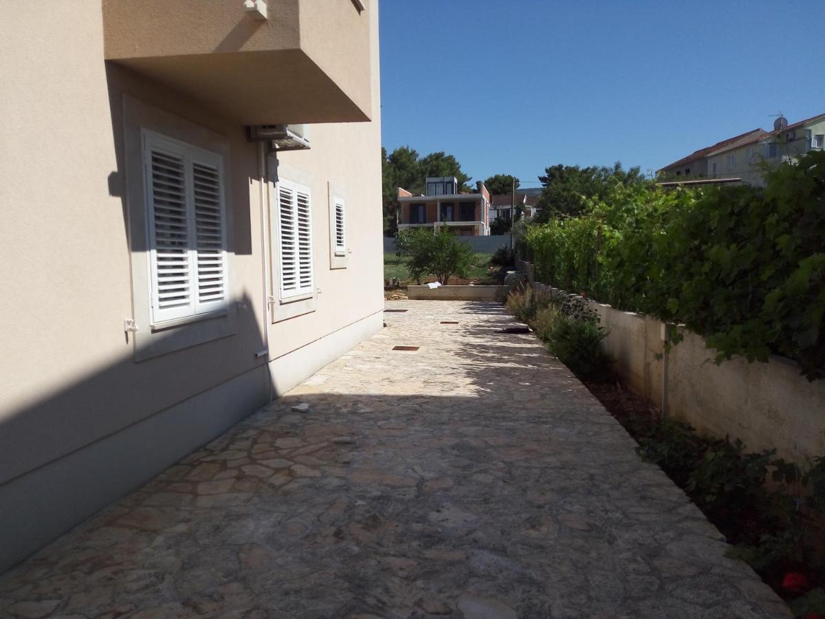 Apartments Zvonimir,Place By The Sea Mirce Kültér fotó