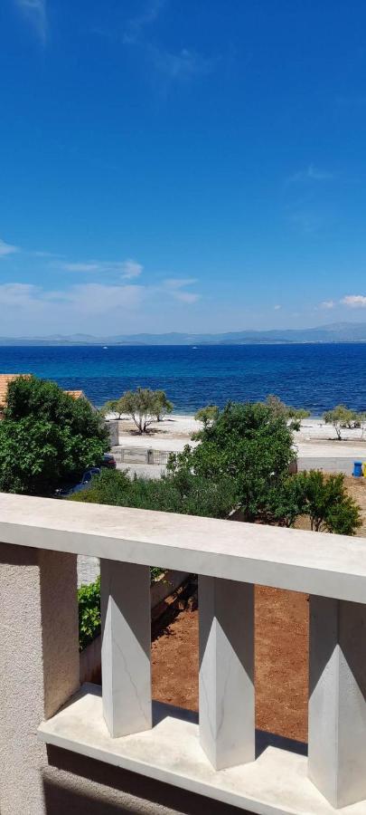 Apartments Zvonimir,Place By The Sea Mirce Kültér fotó