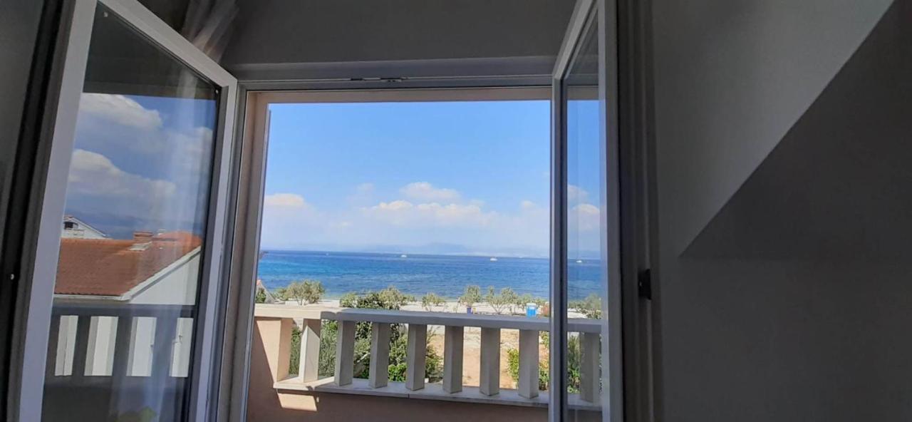 Apartments Zvonimir,Place By The Sea Mirce Kültér fotó