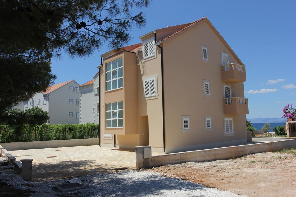 Apartments Zvonimir,Place By The Sea Mirce Kültér fotó