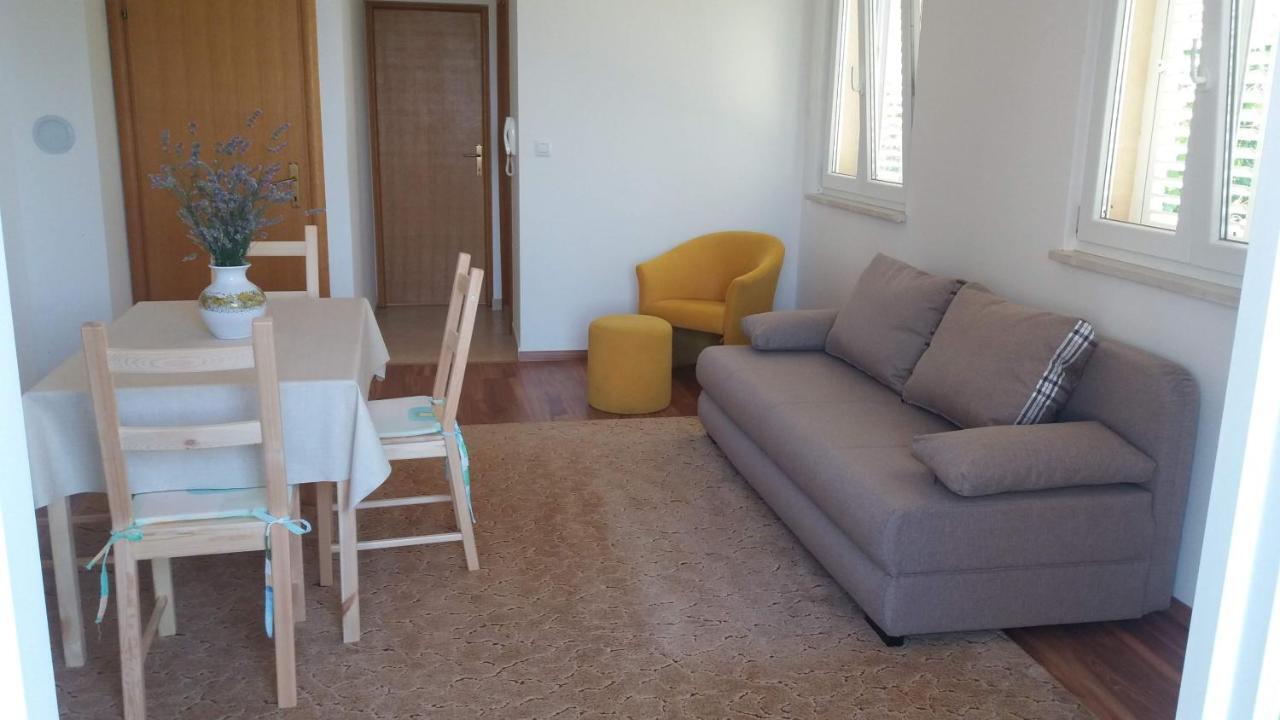 Apartments Zvonimir,Place By The Sea Mirce Kültér fotó