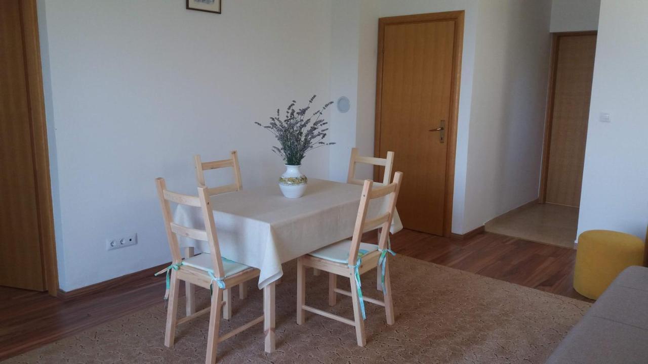 Apartments Zvonimir,Place By The Sea Mirce Kültér fotó