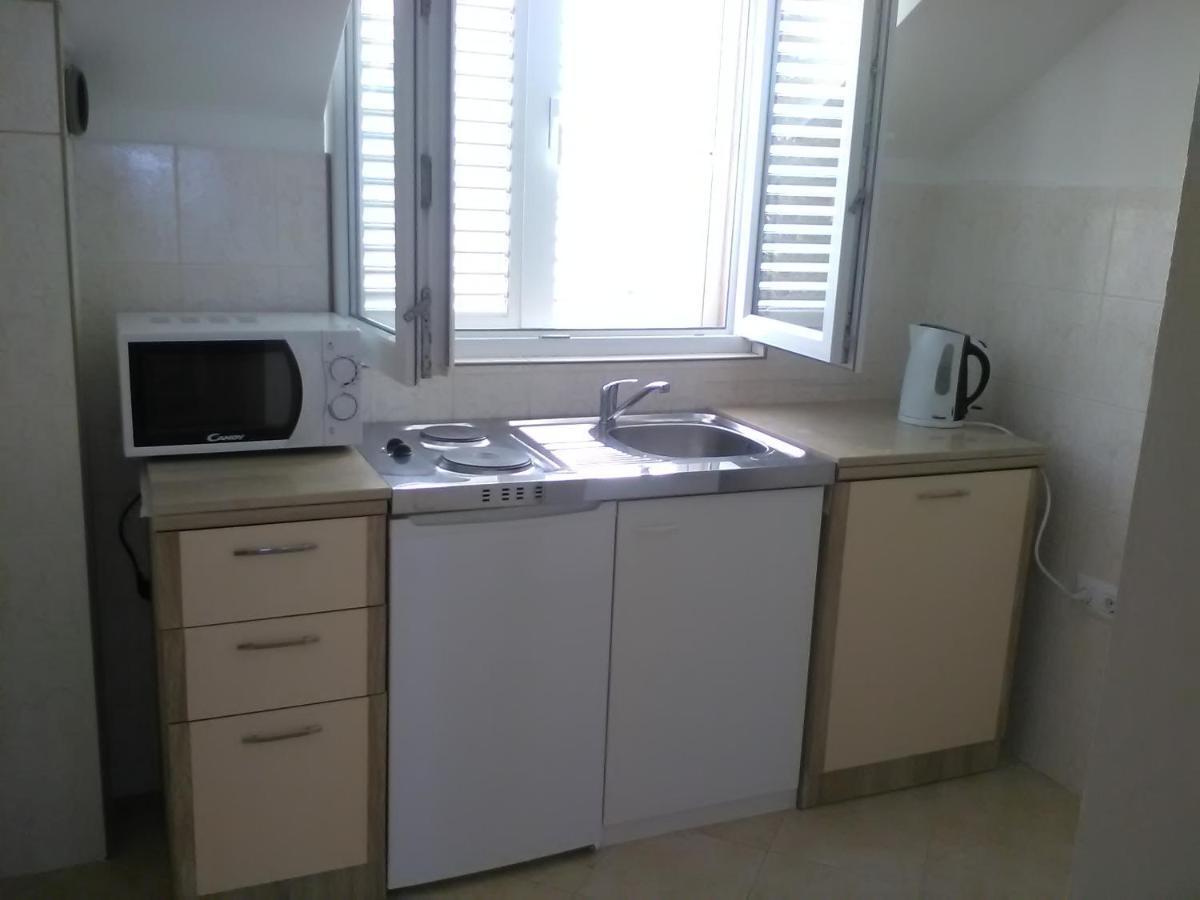 Apartments Zvonimir,Place By The Sea Mirce Kültér fotó